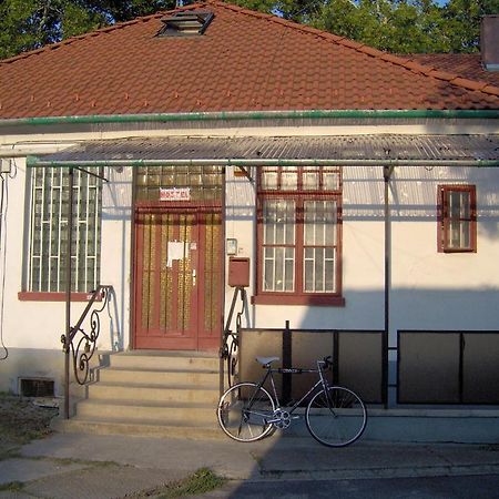 Ifi Hostel Печ Экстерьер фото